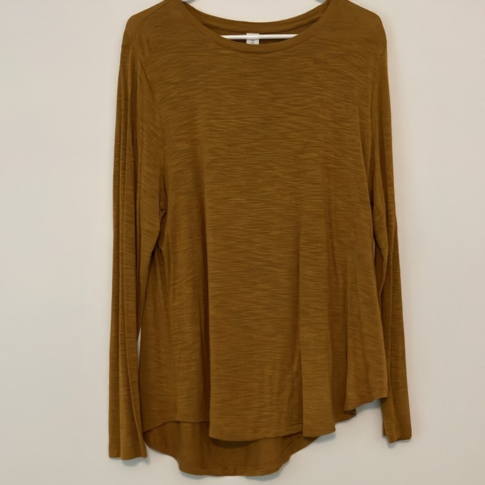 Old Navy Long-sleeve Tee